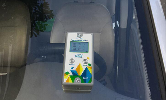 太陽膜測試儀測量汽車玻璃 太陽膜測試儀測量汽車玻璃